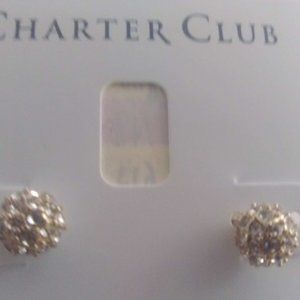 Diamantes and Gold color Earrings